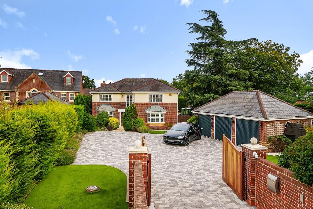 5 bed detached house for sale in Shinfield Village, Detached Gated Residence RG2, £1,295,000