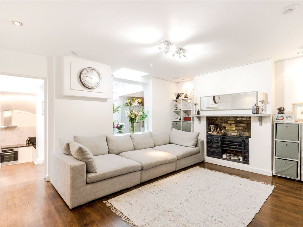 2 bed flat for sale in Churton Street, London SW1V, £785,000