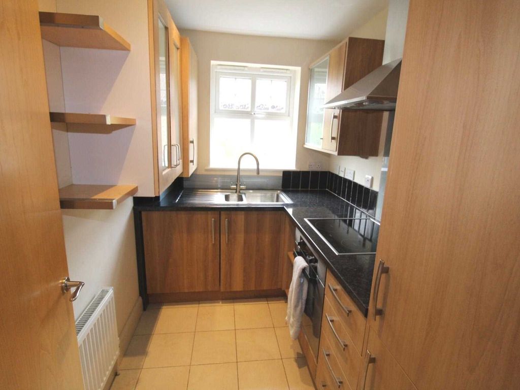 1 bed flat for sale in Ridge Way, High Wycombe HP13, £179,950