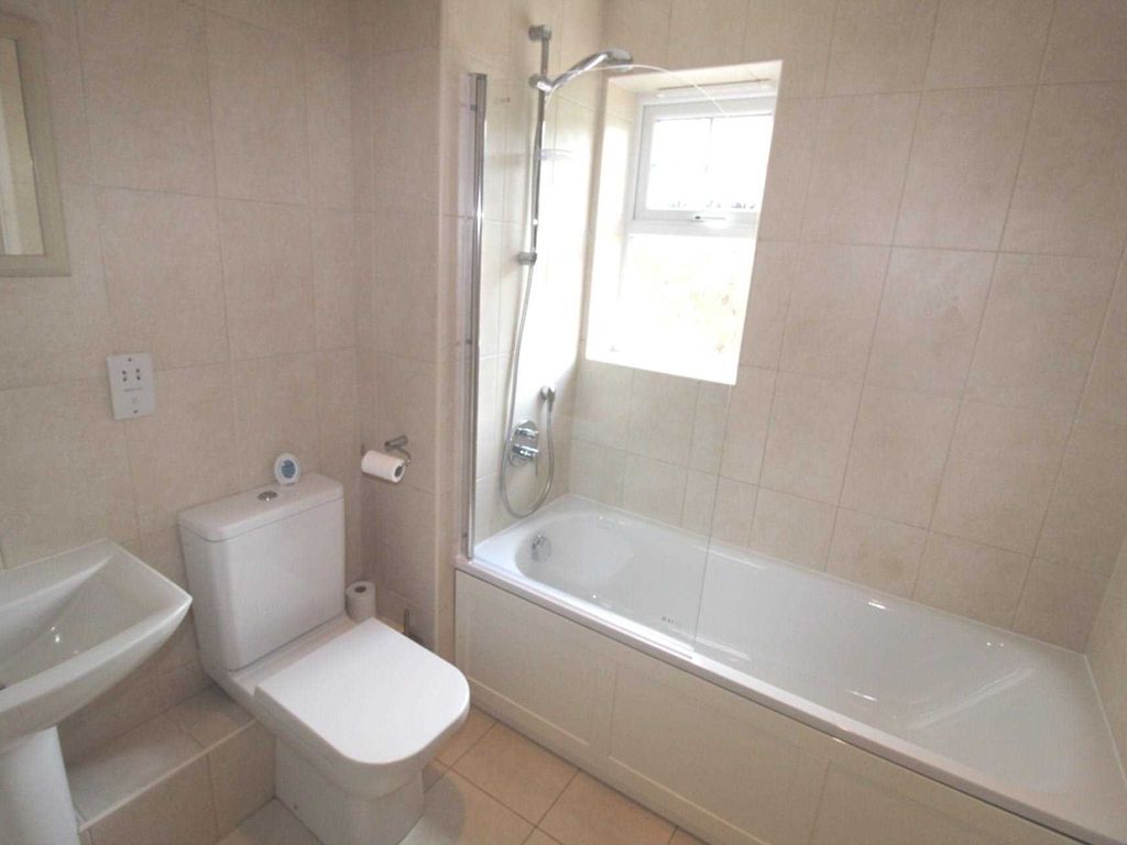 1 bed flat for sale in Ridge Way, High Wycombe HP13, £179,950