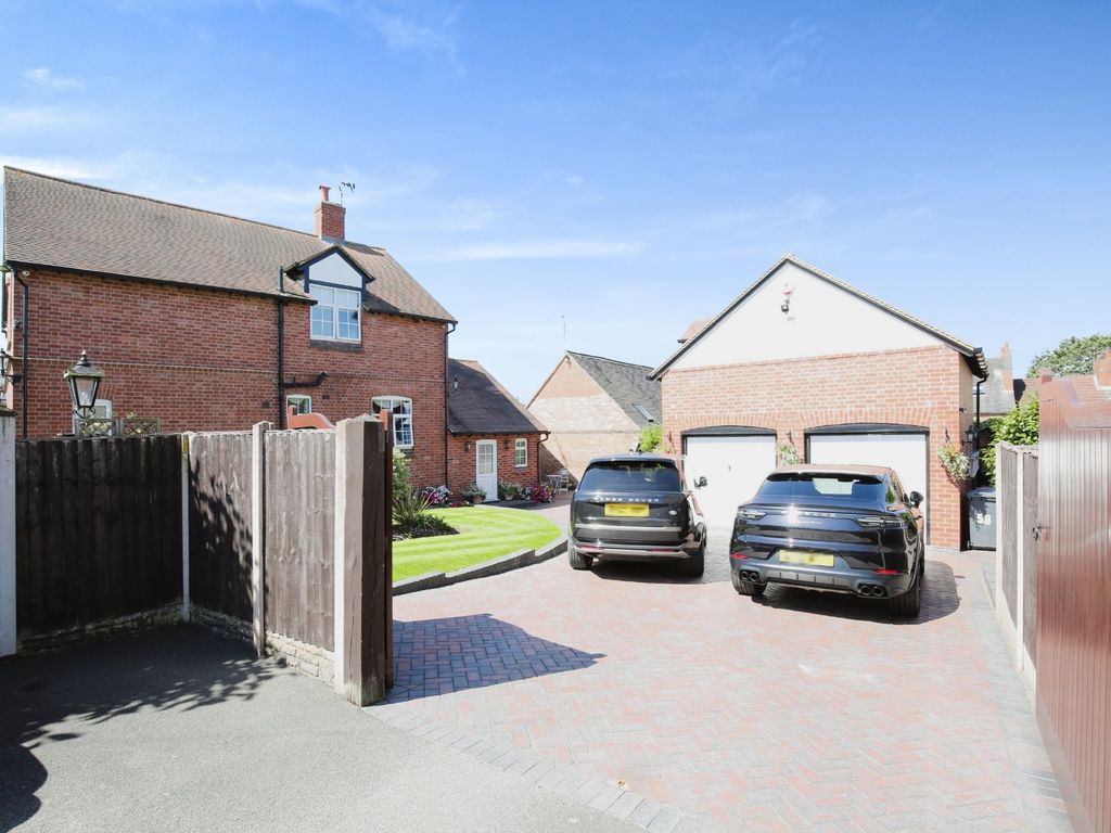 4 bed detached house for sale in South Street, Atherstone CV9, £750,000
