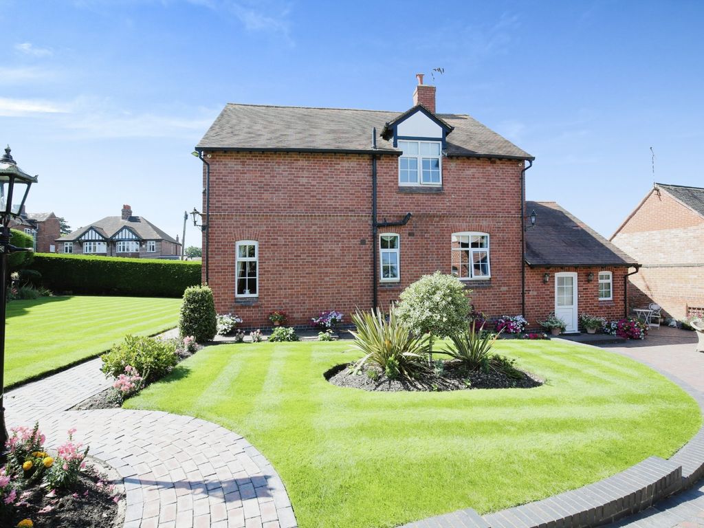 4 bed detached house for sale in South Street, Atherstone CV9, £750,000