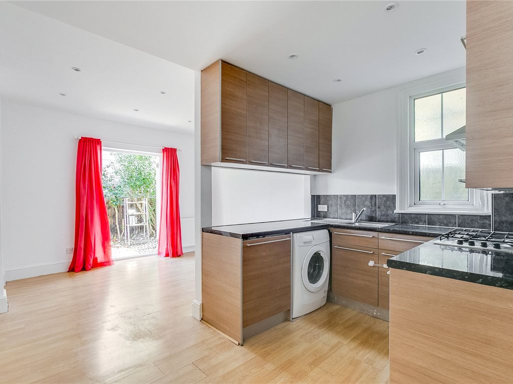 2 bed flat for sale in Brooks Road, Chiswick Village W4, £500,000