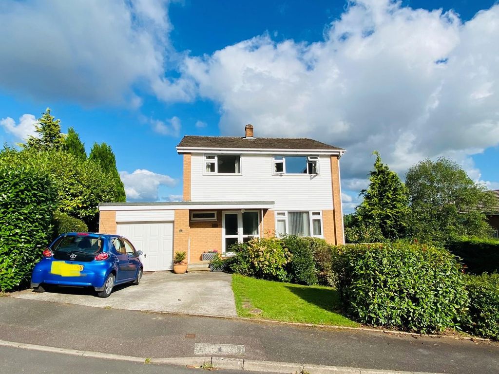 4 bed detached house for sale in Pine Close, Tiverton EX16, £450,000