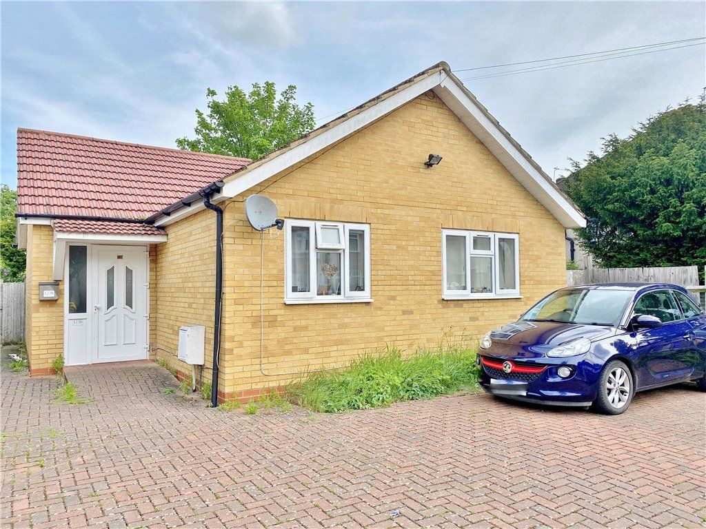3 bed bungalow for sale in Wills Crescent, Whitton, Hounslow TW3, £500,000
