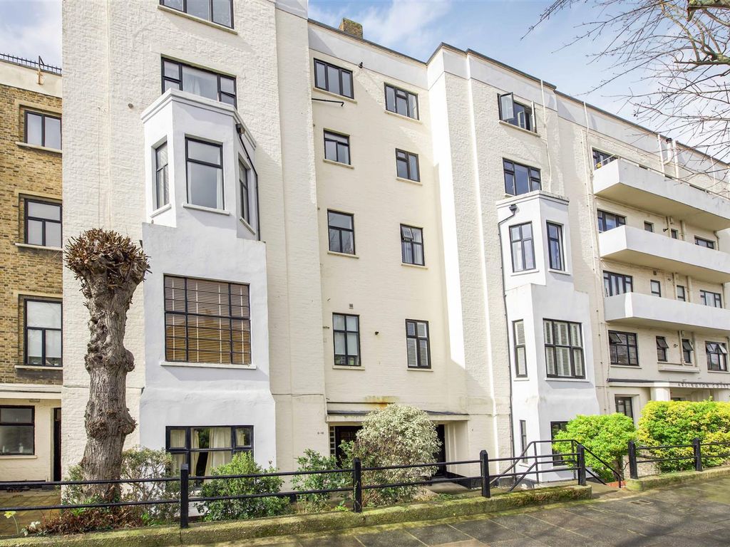 2 bed flat for sale in Arlington Road, Twickenham TW1, £499,950