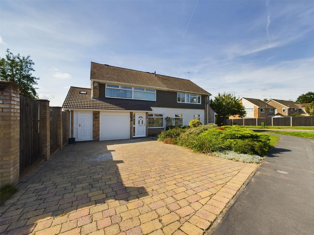 3 bed semi-detached house for sale in Curlew Drive, Tilehurst, Reading RG31, £425,000
