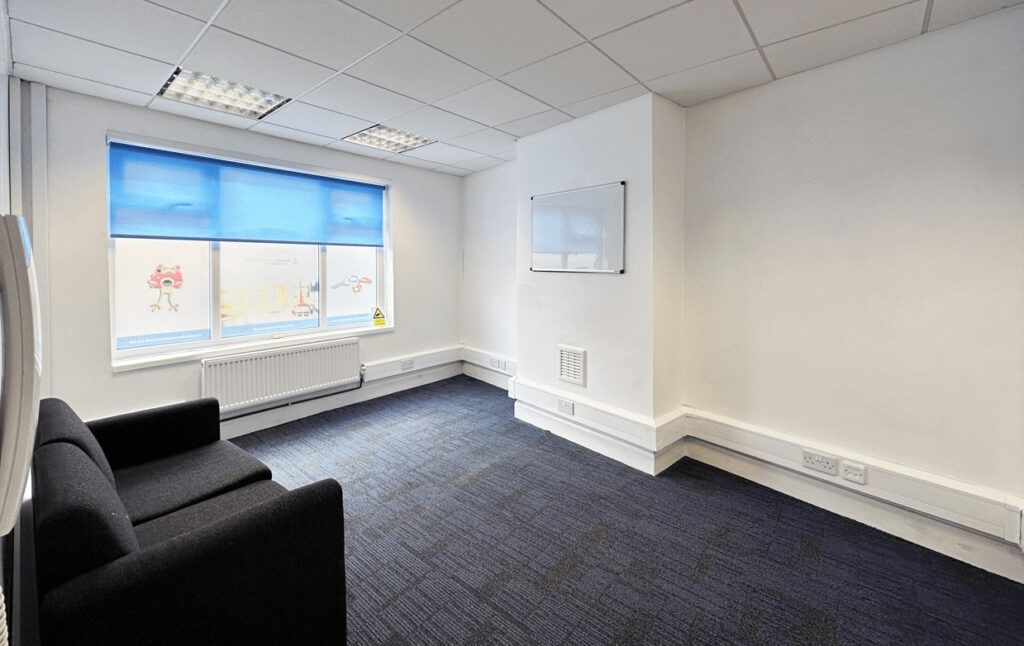 Office to let in Kingsway, Altrincham WA14, £450 pa