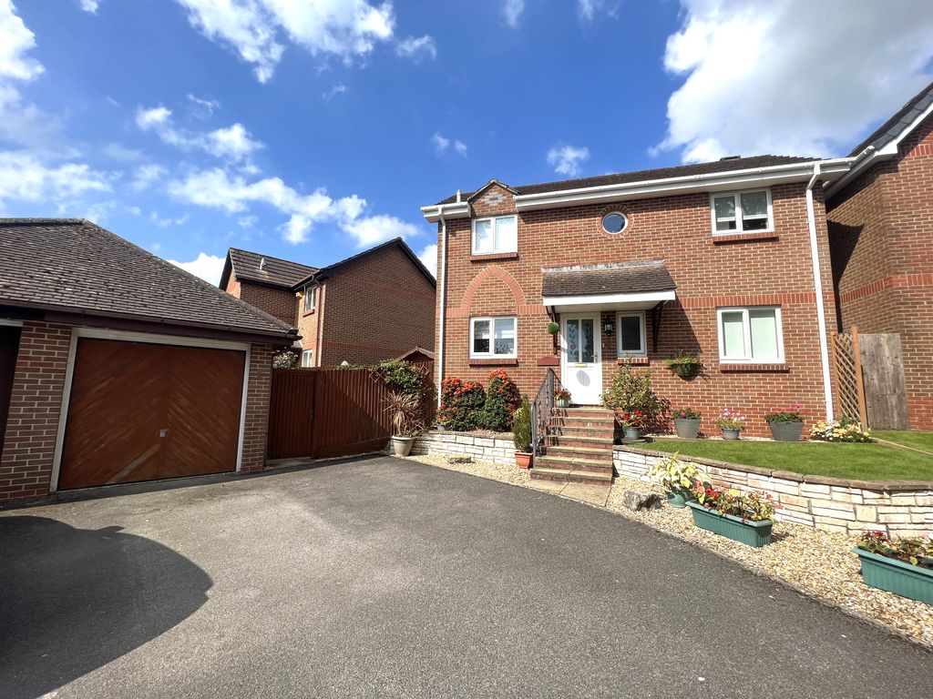 3 bed detached house for sale in Elizabeth Way, Bishops Waltham, Southampton SO32, £395,000