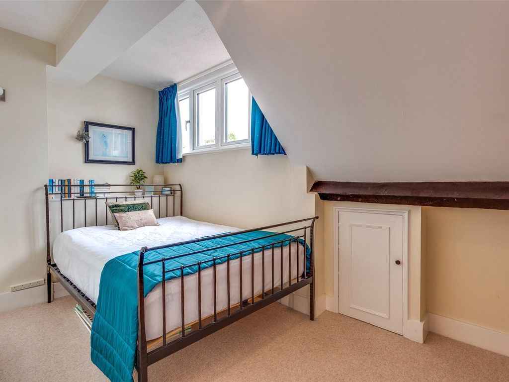 2 bed flat for sale in Mill Road, Marlow, Buckinghamshire SL7, £750,000