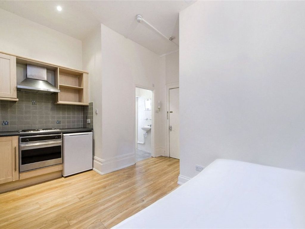 Studio to rent in Buckland Crescent, Belsize Park, London NW3, £1,582 pcm