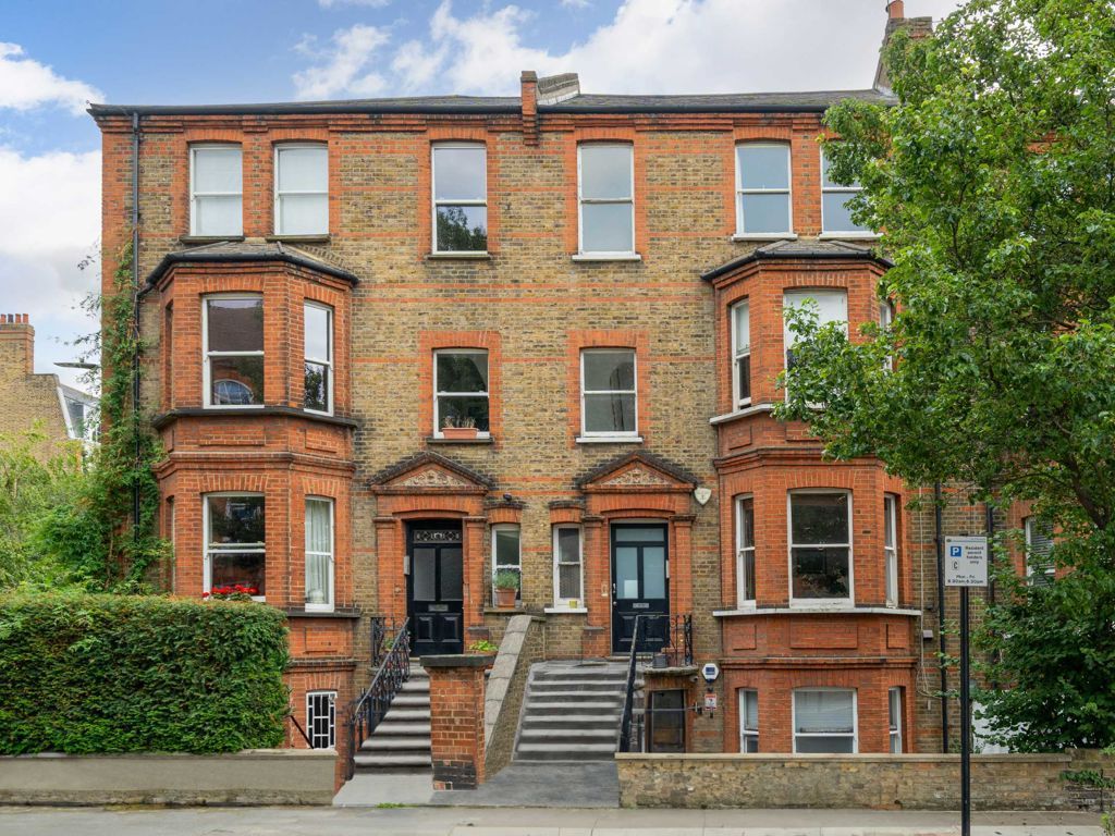 2 bed flat for sale in Essendine Road, London W9, £475,000