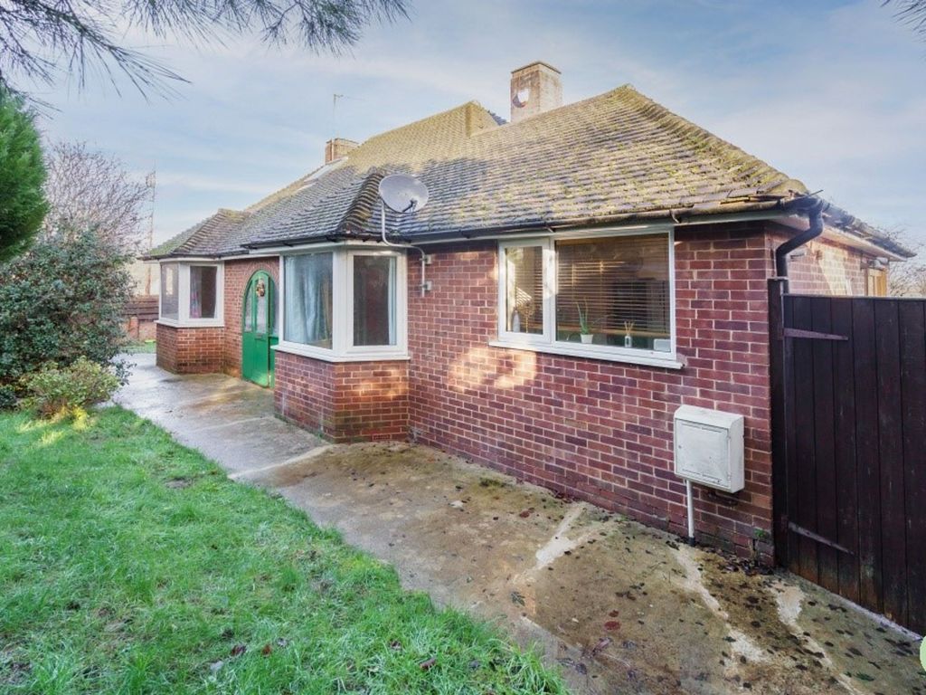 3 bed detached house for sale in Southern-By-Pass, Oxford OX2, £375,000