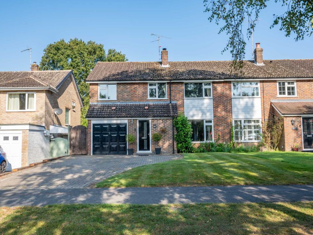 5 bed semi-detached house for sale in St Leonard`S Road, Horsham RH13, £600,000