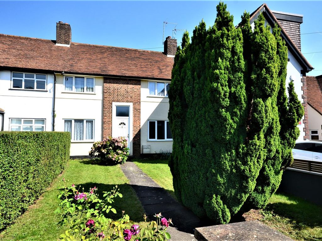 3 bed terraced house for sale in Chesterfield Road, Barnet EN5, £550,000
