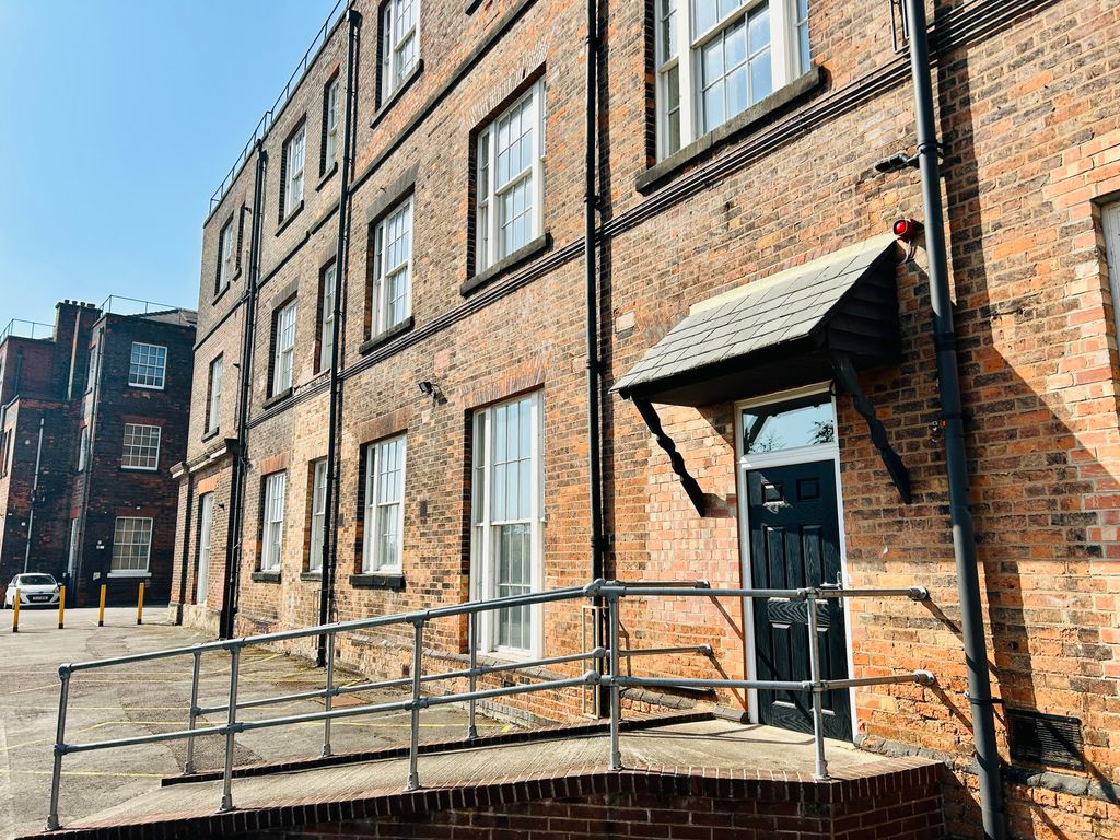 2 bed flat to rent in Railway Terrace, Derby DE1, £1,000 pcm