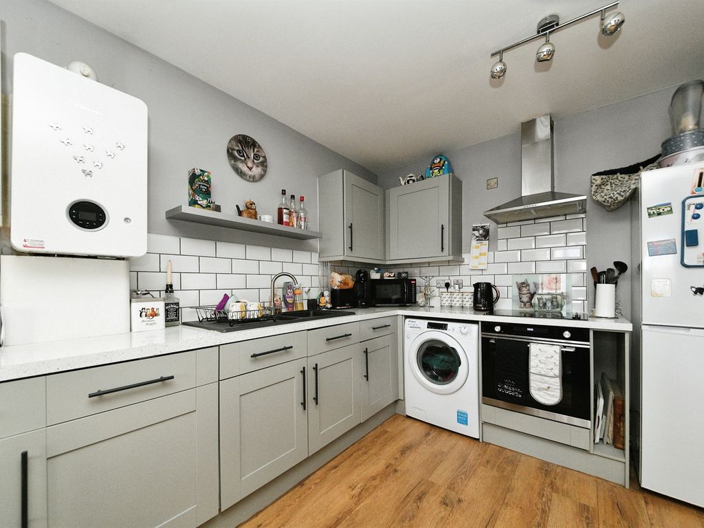 2 bed flat for sale in The Portway, King's Lynn PE30, £105,000