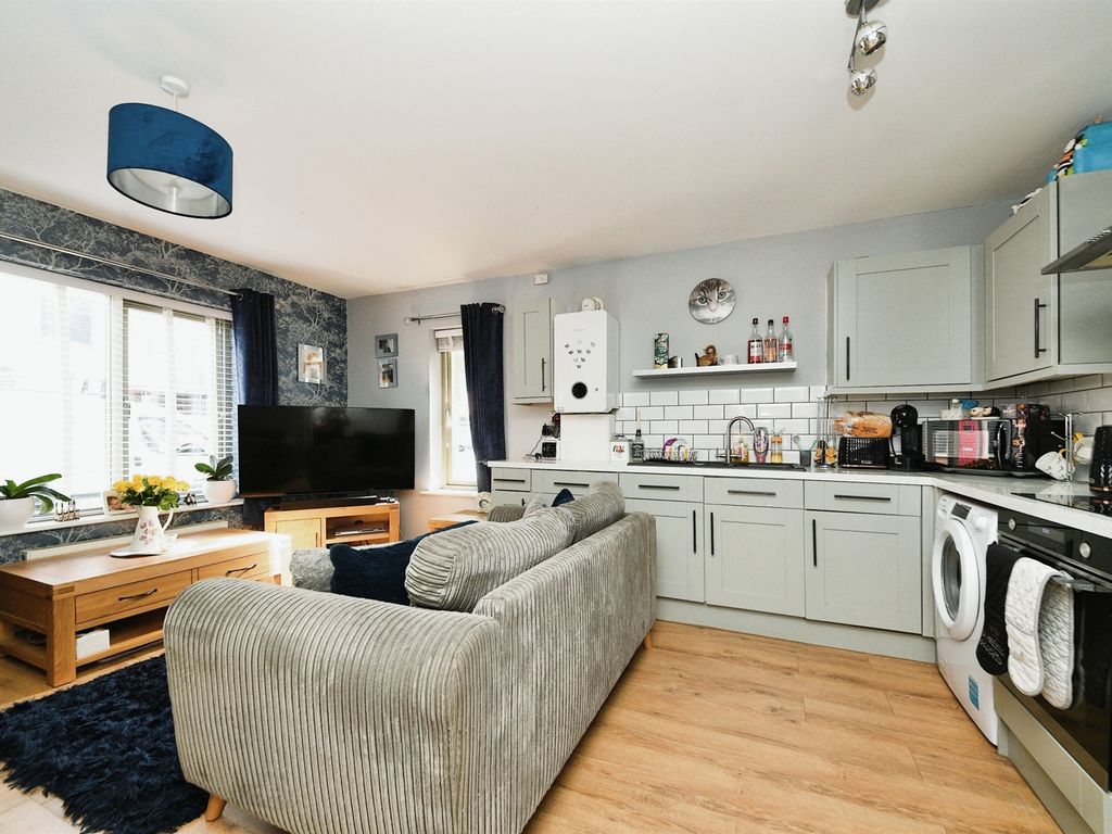 2 bed flat for sale in The Portway, King's Lynn PE30, £105,000