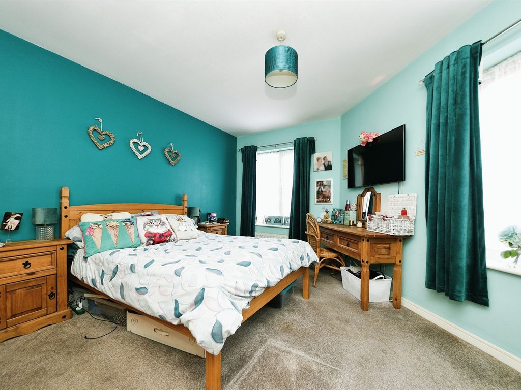 2 bed flat for sale in The Portway, King's Lynn PE30, £105,000