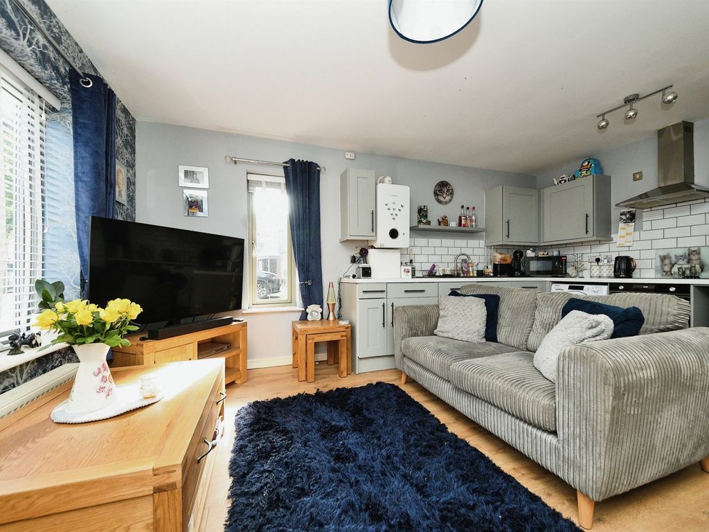 2 bed flat for sale in The Portway, King's Lynn PE30, £105,000