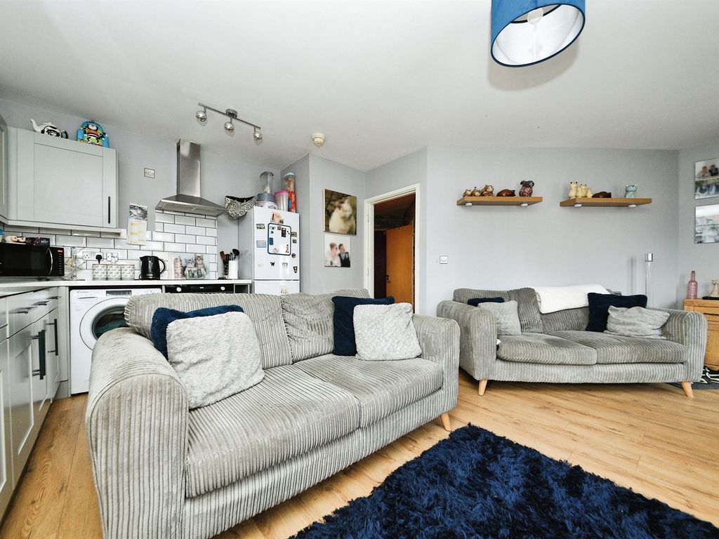 2 bed flat for sale in The Portway, King's Lynn PE30, £105,000