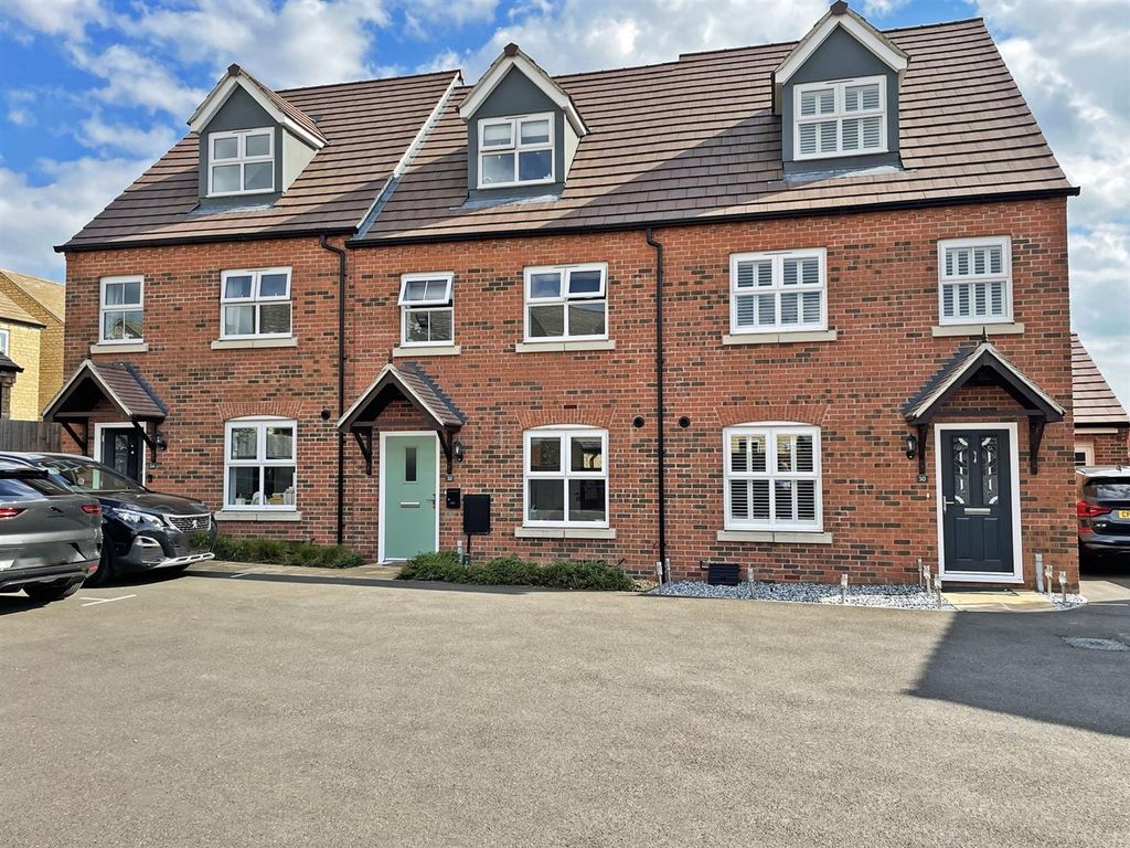 3 bed terraced house for sale in Barrowfield Drive, Stamford PE9, £350,000