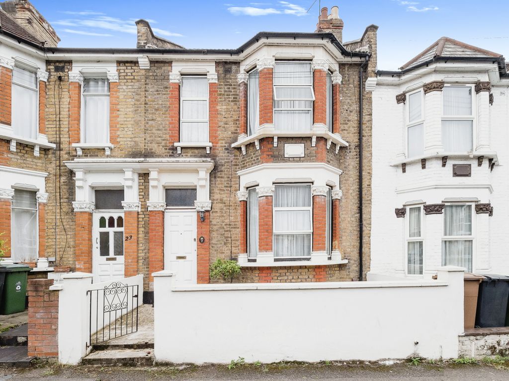 3 bed terraced house for sale in Scarborough Road, London E11, £725,000