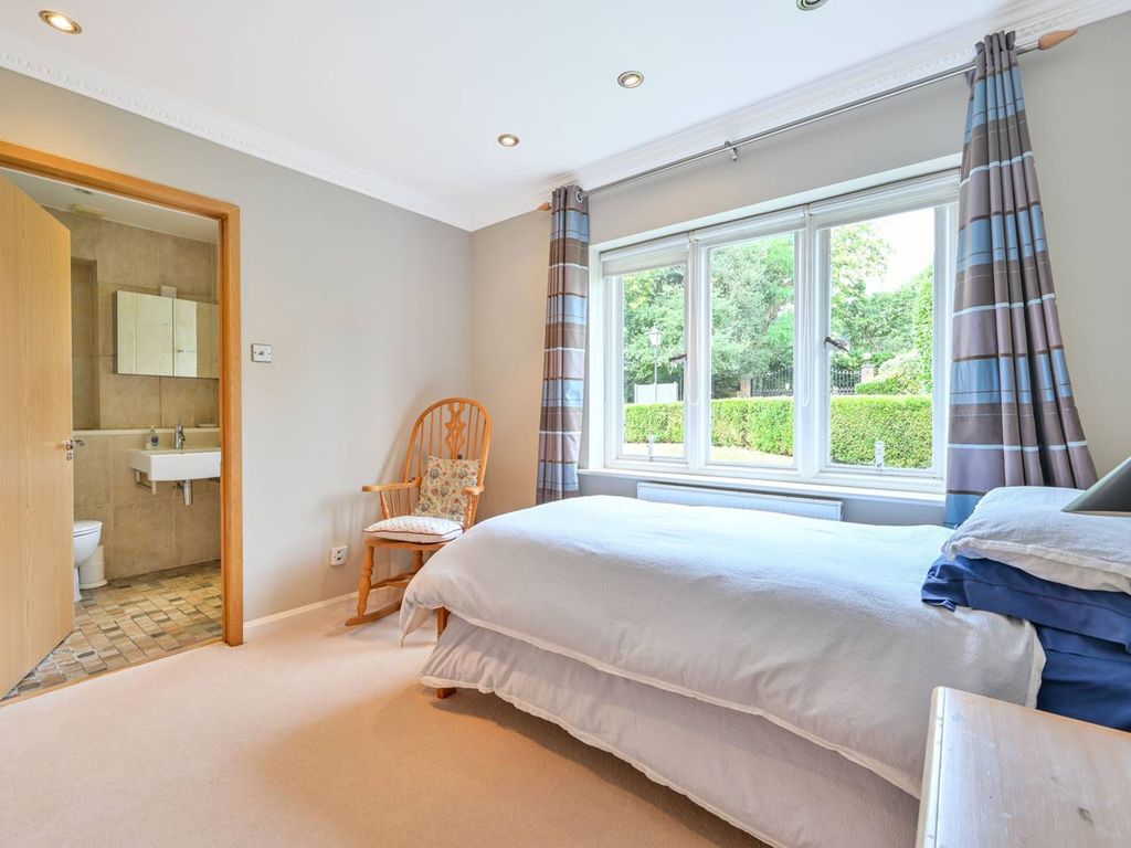 2 bed maisonette for sale in Coombe House, Coombe, Kingston Upon Thames KT2, £875,000