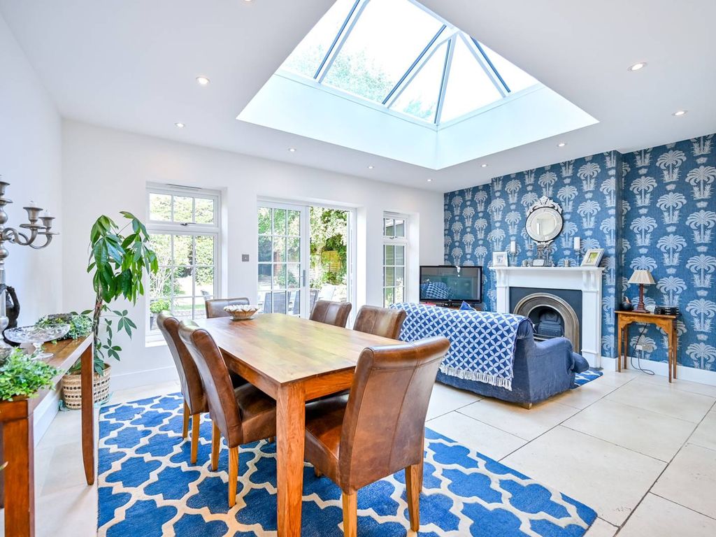 4 bed end terrace house for sale in Blagdon Road, New Malden KT3, £875,000