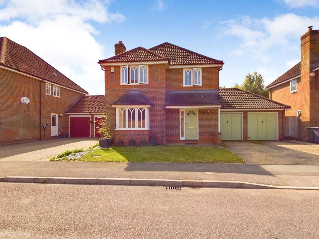 4 bed detached house for sale in Swan Drive, Aldermaston, Reading, Berkshire RG7, £625,000