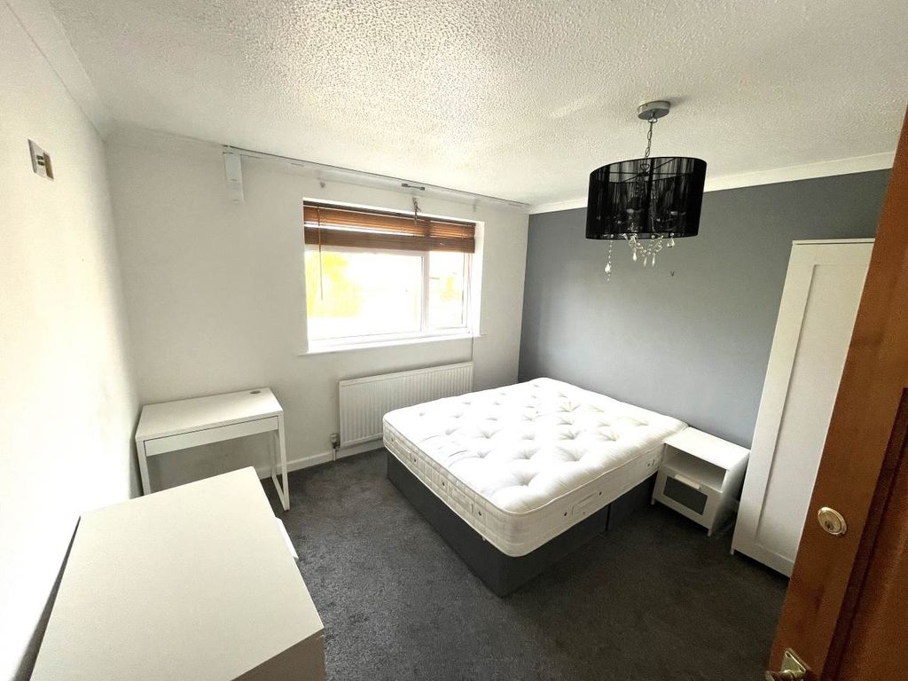 Room to rent in Gledemoor Drive, Coalpit Heath, Bristol BS36, £695 pcm