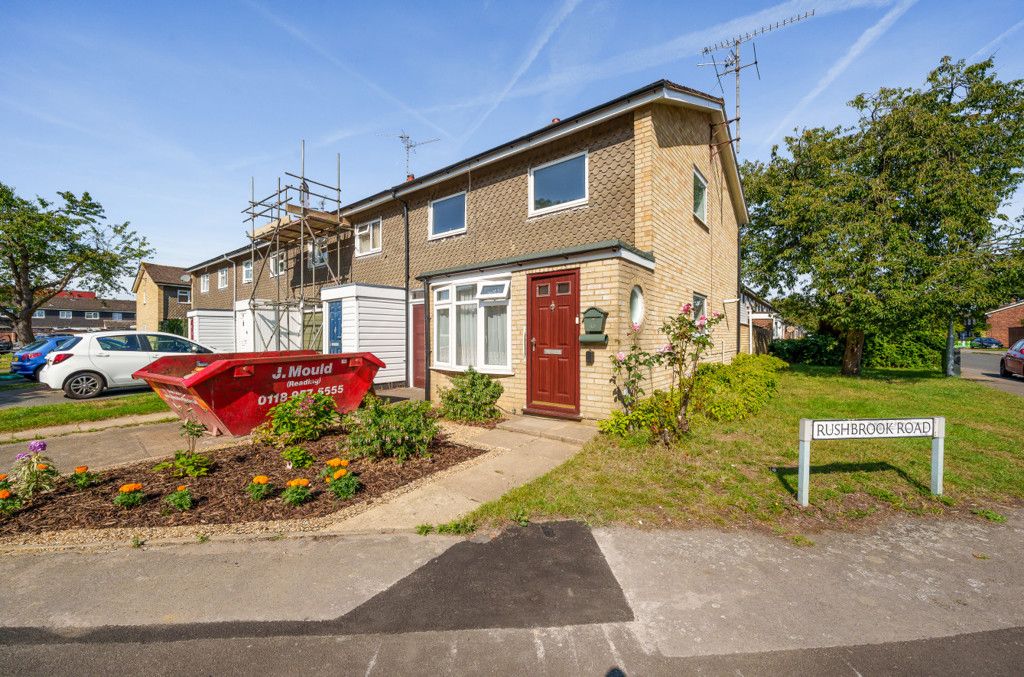 3 bed end terrace house for sale in Rushbrook Road, Woodley, Reading RG5, £385,000
