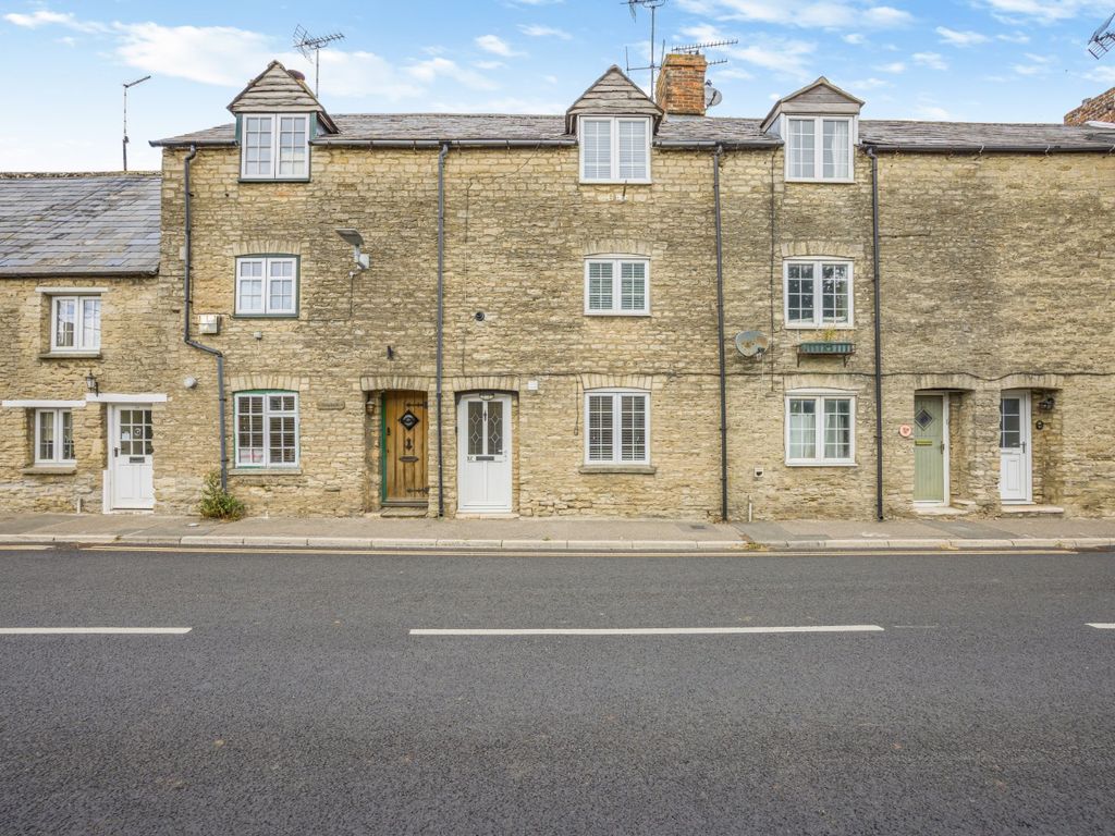 3 bed terraced house for sale in Milton Street, Fairford, Gloucestershire GL7, £375,000