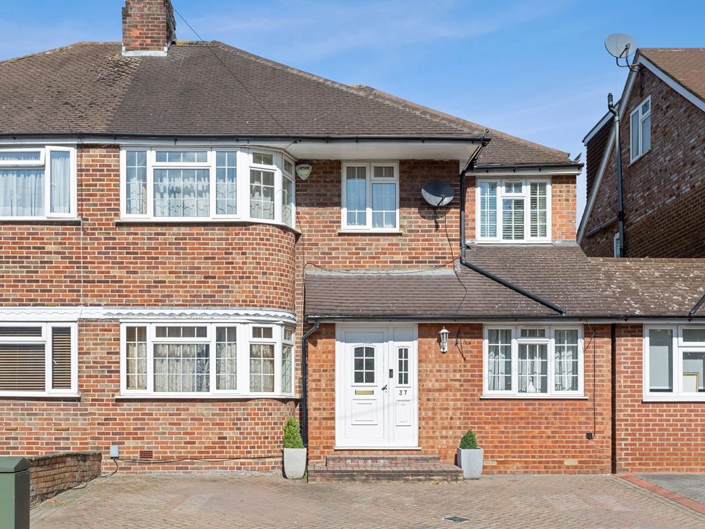 4 bed property for sale in Du Cros Drive, Stanmore HA7, £855,000