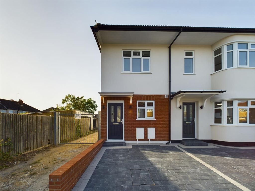 1 bed end terrace house for sale in Sidmouth Drive, Ruislip Manor, Ruislip HA4, £475,000