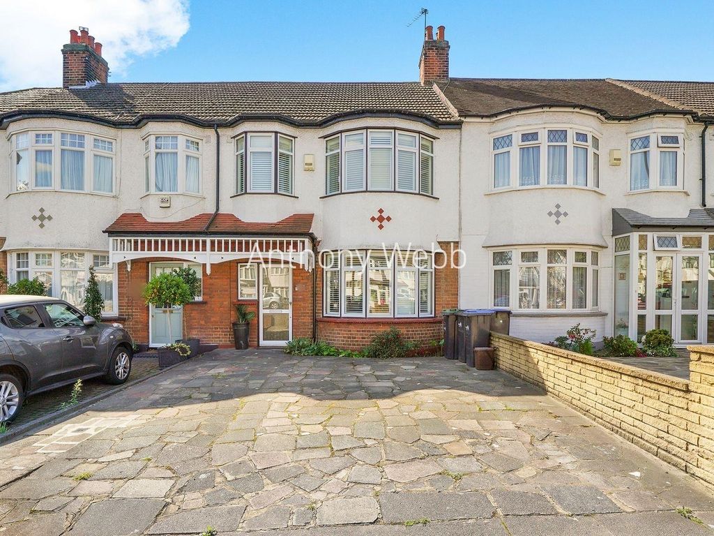 3 bed terraced house for sale in Hedge Lane, Palmers Green, London N13, £550,000