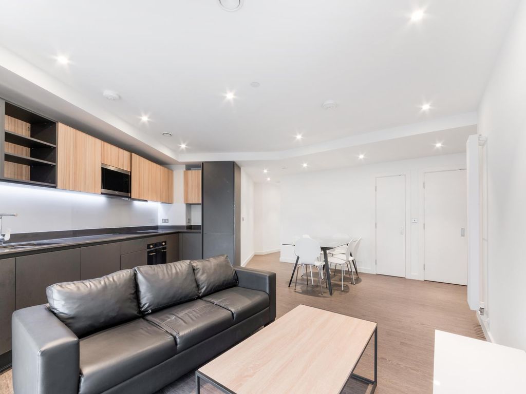 2 bed flat for sale in Western Gateway, London E16, £595,000