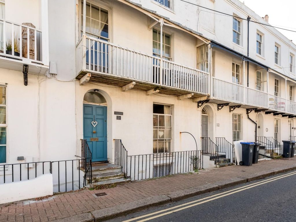 3 bed flat for sale in Warwick Road, Worthing BN11, £450,000