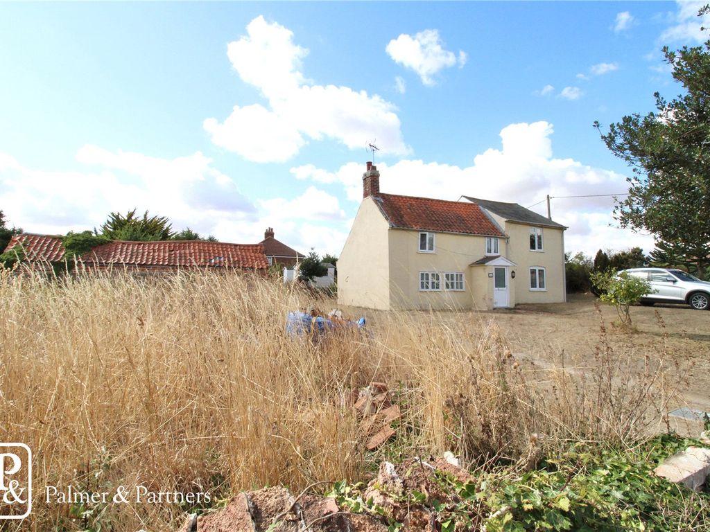 3 bed detached house for sale in Mill Hill, Aldringham, Suffolk IP16, £425,000