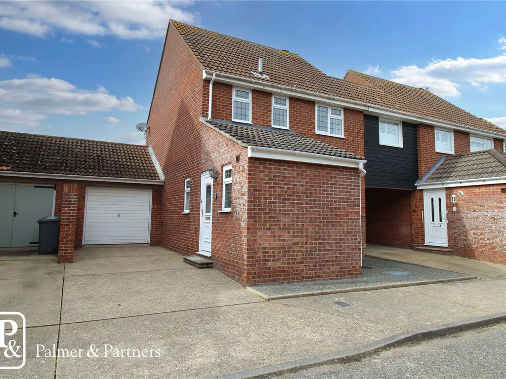 3 bed link-detached house for sale in Mariners Way, Aldeburgh, Suffolk IP15, £340,000