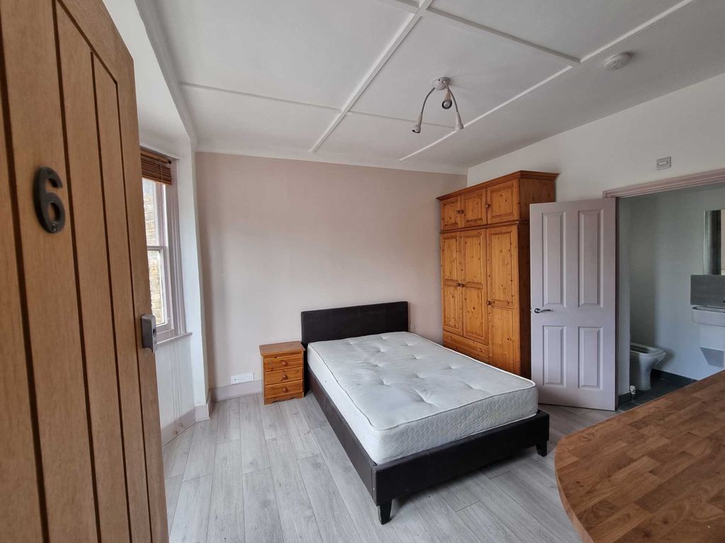 Room to rent in Willoughby Lane, Tottenham N17, £905 pcm