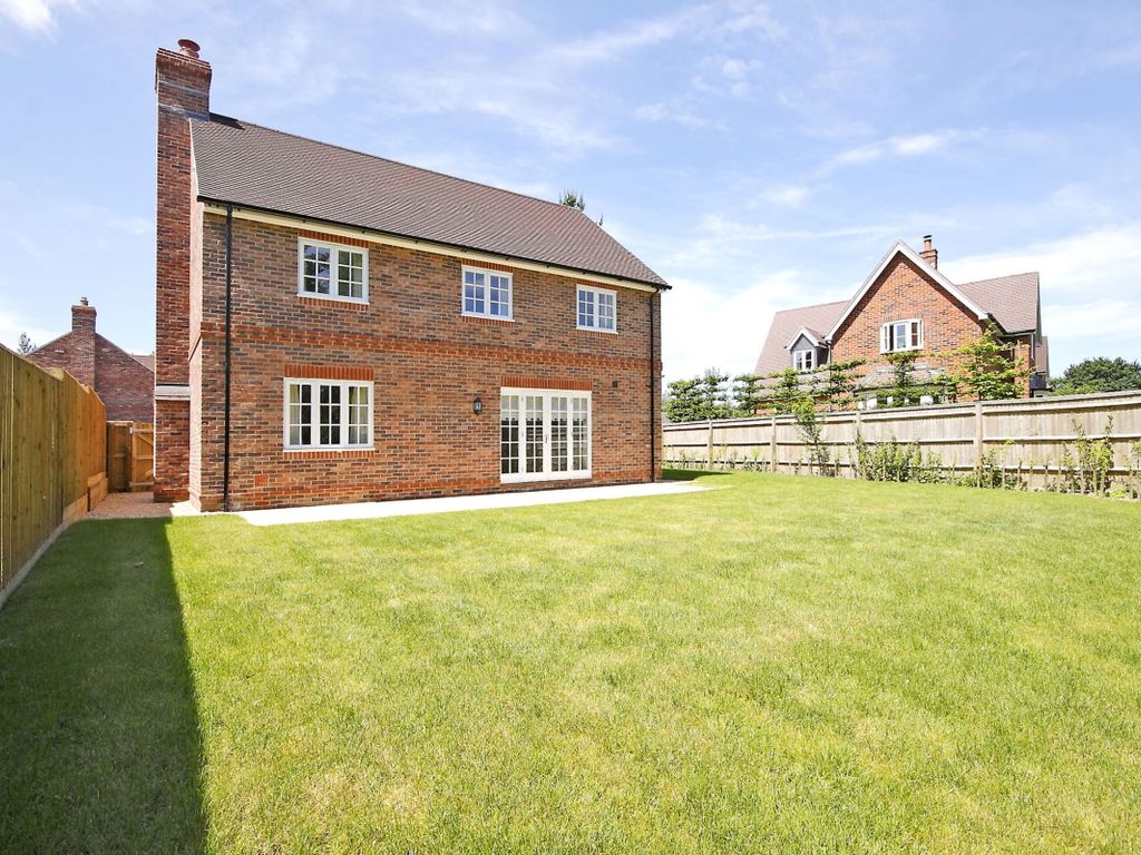 4 bed detached house to rent in Swan Meadow, Pewsey SN9, £2,000 pcm
