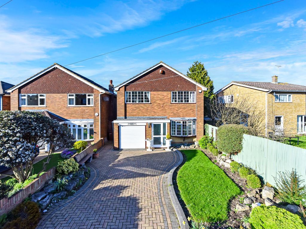 4 bed detached house for sale in Oxford Road, Gillingham, Kent. ME7, £490,000