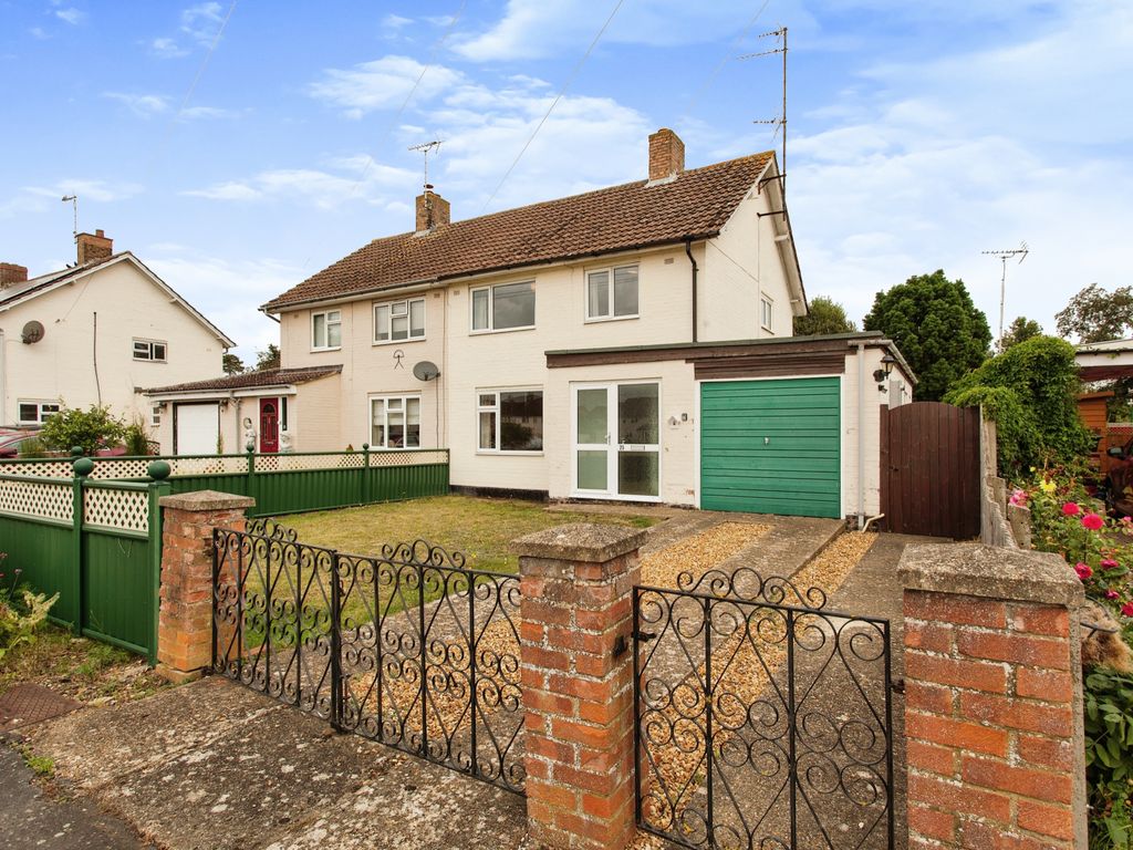 3 bed semi-detached house for sale in Magna Close, Abington, Cambridge, Cambridgeshire CB21, £385,000