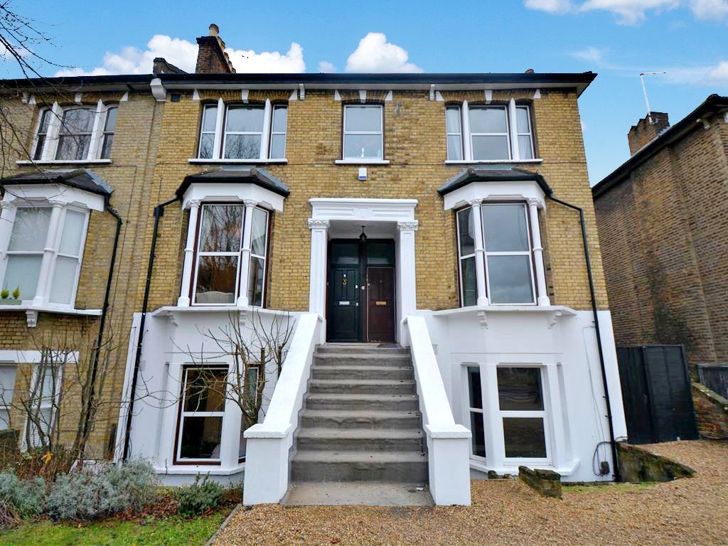 2 bed flat for sale in Hermon Hill, London E11, £475,000