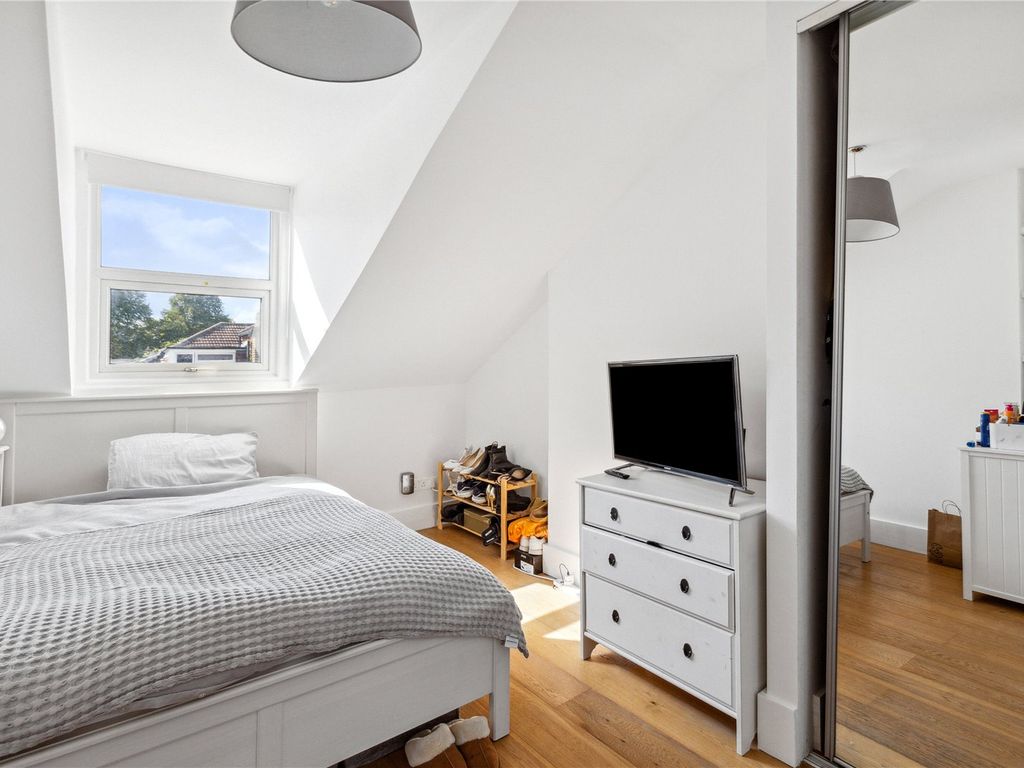 2 bed flat for sale in Arlingford Road, London SW2, £500,000