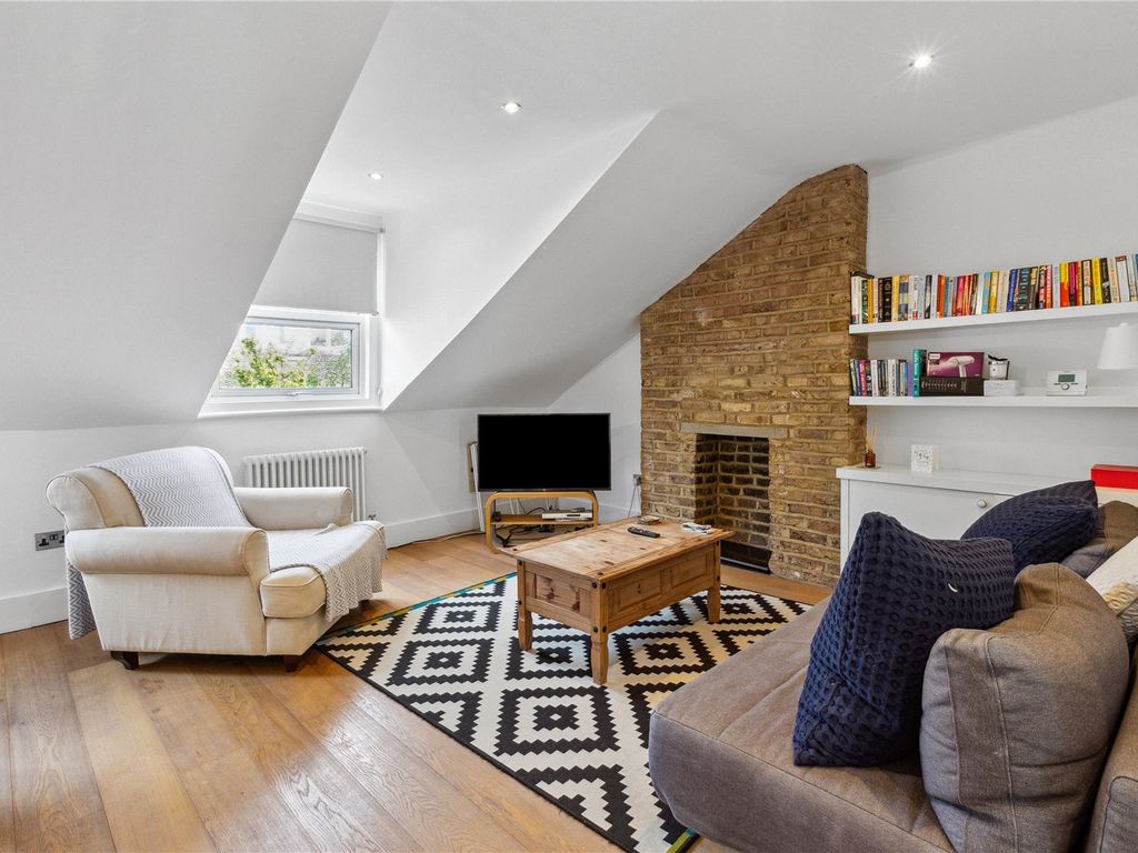 2 bed flat for sale in Arlingford Road, London SW2, £500,000