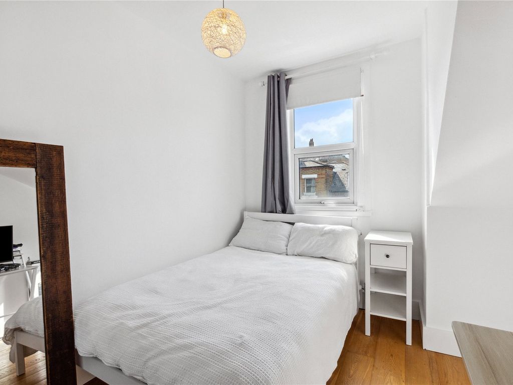 2 bed flat for sale in Arlingford Road, London SW2, £500,000