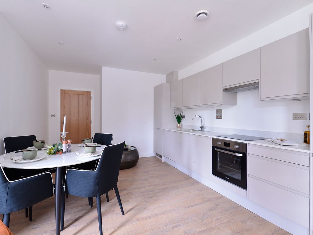 1 bed flat to rent in Thackeray Lane, Godalming, Surrey GU7, £1,250 pcm