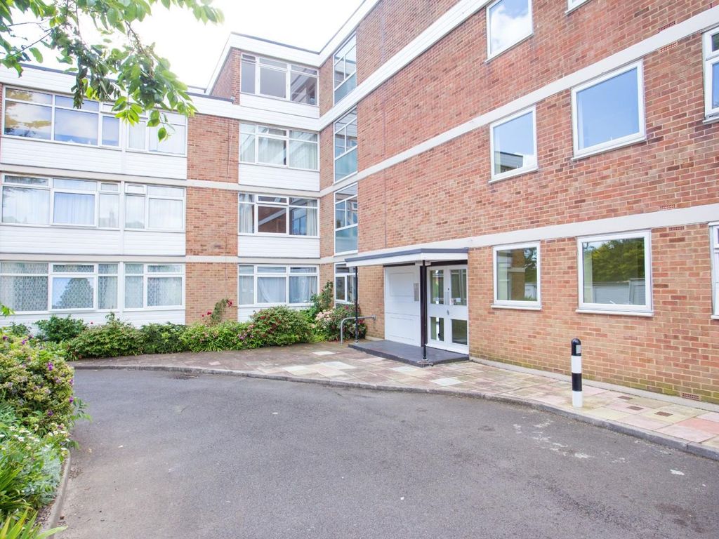 2 bed flat to rent in Dumpton Park Drive, Broadstairs CT10, £1,100 pcm